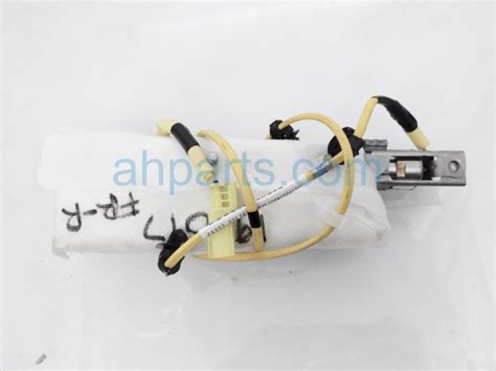 Ariana Grande And Dalton Gomez Officially File For Divorce After Two Years Of Marriage - SarkariResult