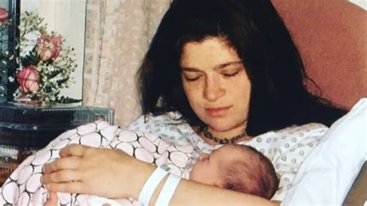Alex Guarnaschelli Daughter Ava Health Update, Is She Still Sick? Illness and Issues