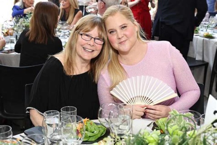 
Amy Schumer Parents Are Gordon Schumer And Sandra Schumer 