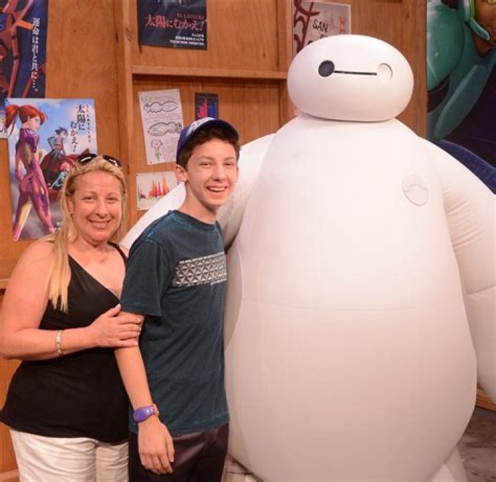 Andrew Barth Feldman Parents | Meet Mother Barbra Barth Feldman And Father