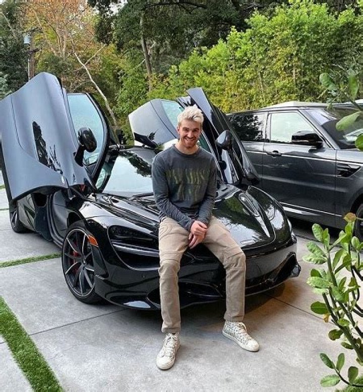 Andrew Taggart Net Worth