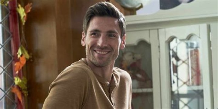 
Andrew Walker’s Biography: Net Worth, Wife, Family, Children 