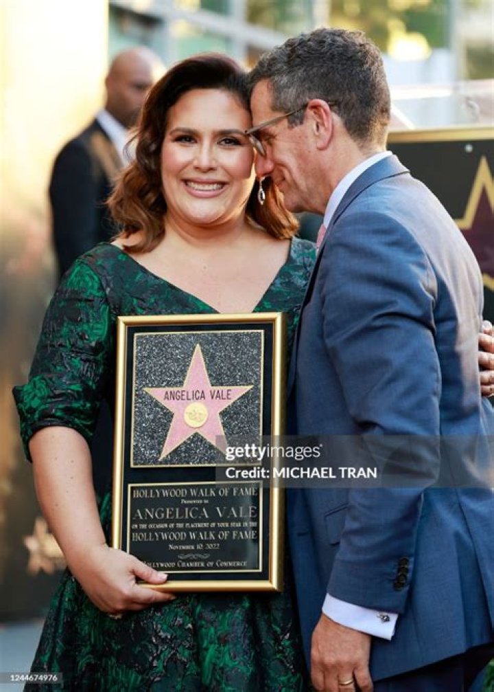Angelica Vale Bio, Wiki, Age, Husband, Radio, Jaime Camil, Voñadoras, Mama, and Net Worth.