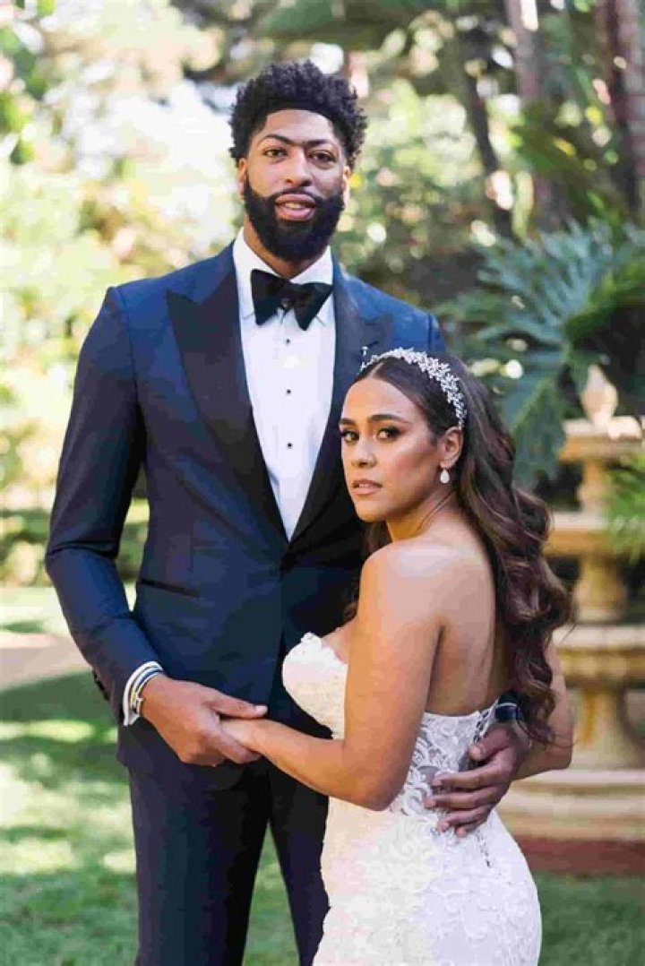 
Anthony Davis has been married to wife: Marlen Davis, since 2021 
