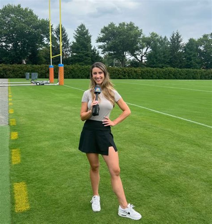 Ashley Sullivan Age, Wikipedia, Bio, Height, Husband, Instagram