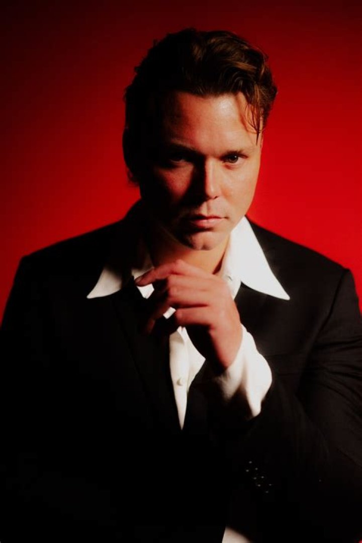 Ashton Irwin Height, Weight, Body Measurements, Shoe Size