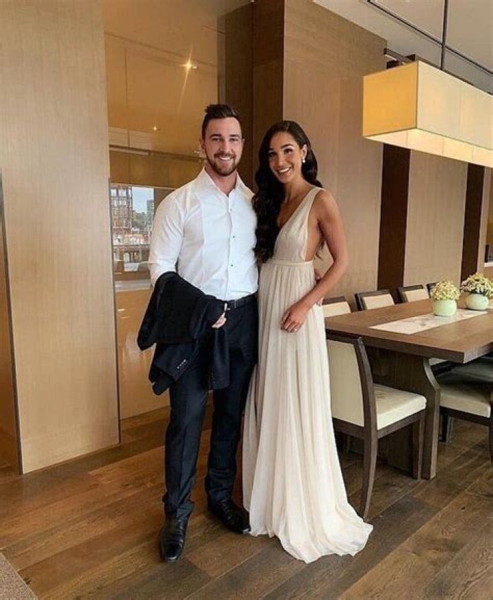 Author: Kayla Itsines Husband Or Partner -Is She Married After Ending Relationship With Tobi Pearce? Details To Know