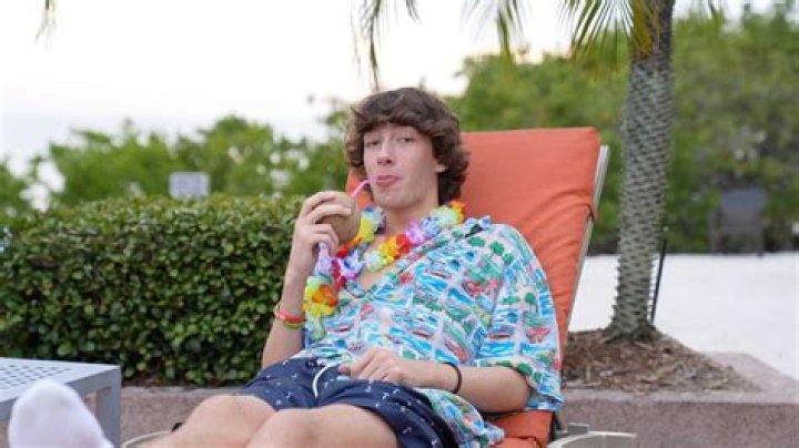 Baylen Levine: dating, net worth, tattoos, smoking & body facts