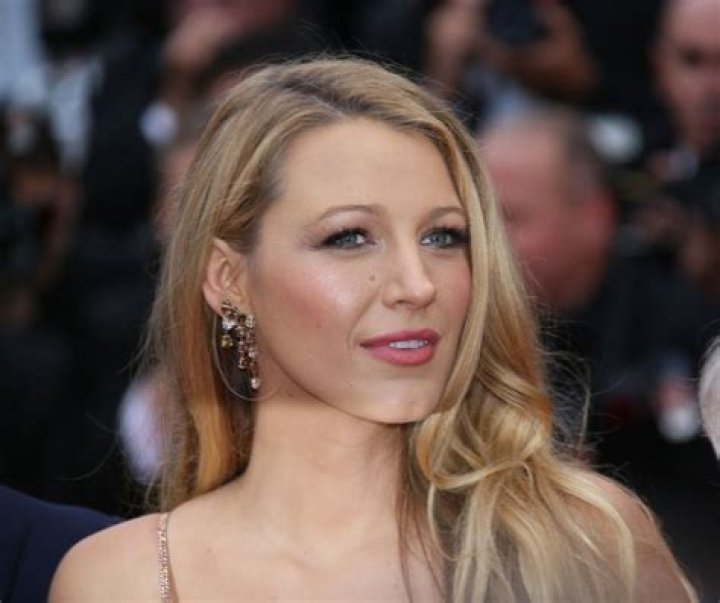 Blake Lively’s Height, Weight, Dating History, Body Measurements, Net Worth & More