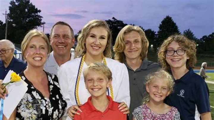 Bob Wischusen Age, Wiki, Biography, Wife, Children, Salary, Net Worth, Parents