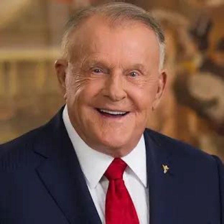 Bruce Halle Net Worth