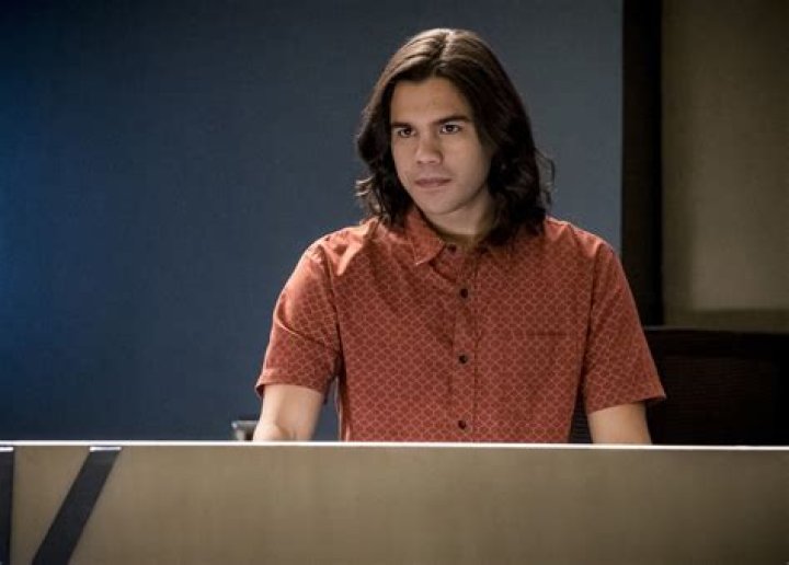 Carlos Valdes Net Worth, Income, Salary, Earnings, Biography