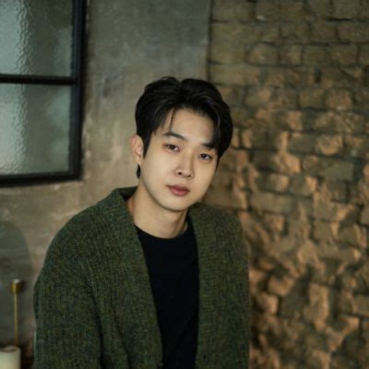 
Choi Woo-shik Is Said To Be Featured In “Youn’s Kitchen” 