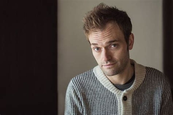 Chris Thile Height, Weight, Net Worth, Age, Wiki, Who, Instagram, Biography