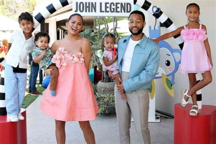 
Chrissy Teigen and John Legend’s Rainbow Baby is Born and Immediately Welcomed by Fans 