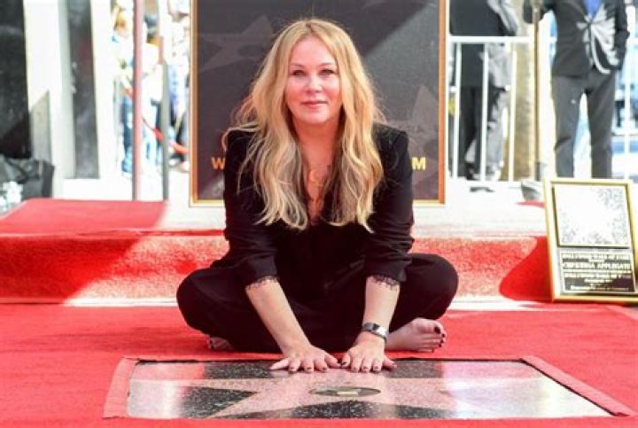 
Christina Applegate Tears Up During Hollywood Walk of Fame Ceremony Speech 1 Year After MS Diagnosis 