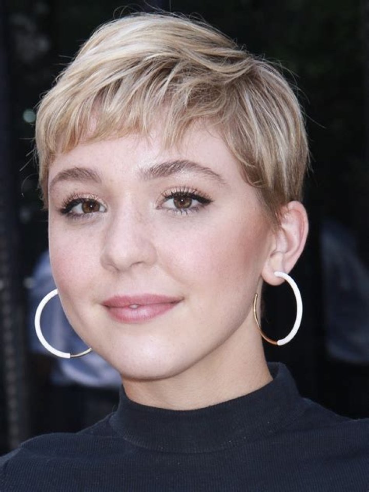 Cozi Zuehlsdorff Height, Weight, Measurements, Bra Size, Shoe Size