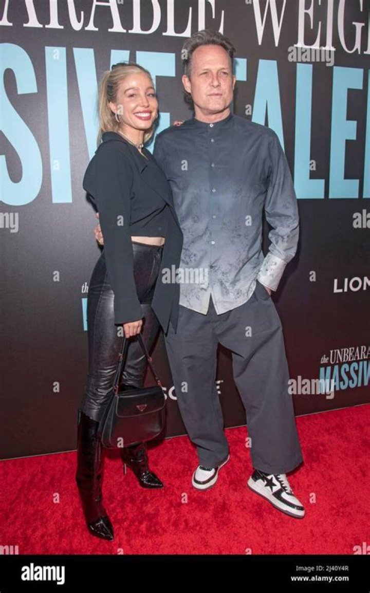 Dean Winters – Biography, Brother, Married, Wife, Girlfriend, Height, Is He Gay?