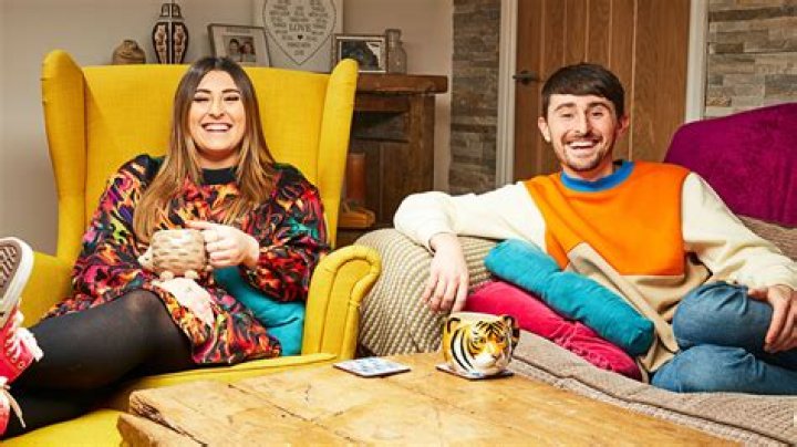 
Does Izzy From Gogglebox Have A Boyfriend? Viewers Worry About Her Relationship After The Tragedy of Her Sister 