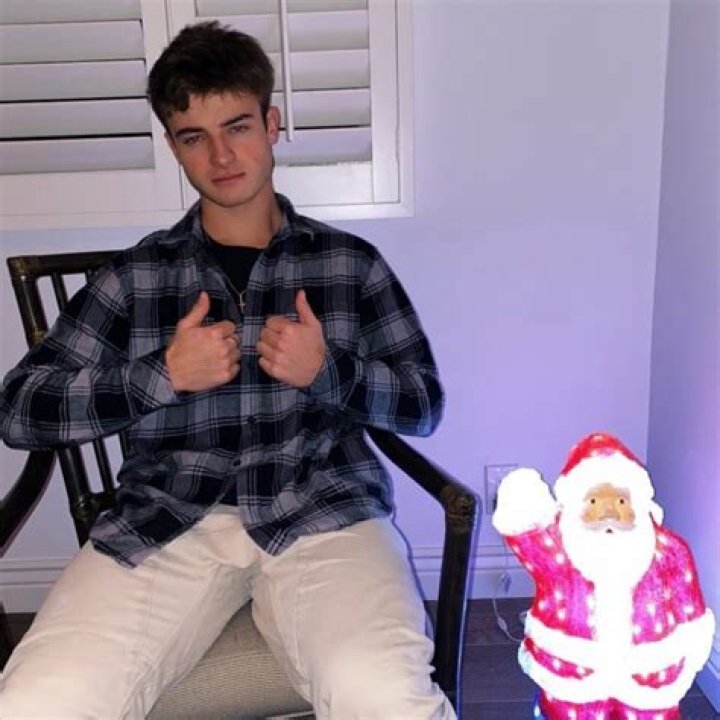 Elijah Schaffer Height, Weight, Net Worth, Age, Birthday, Wikipedia, Who, Instagram, Biography