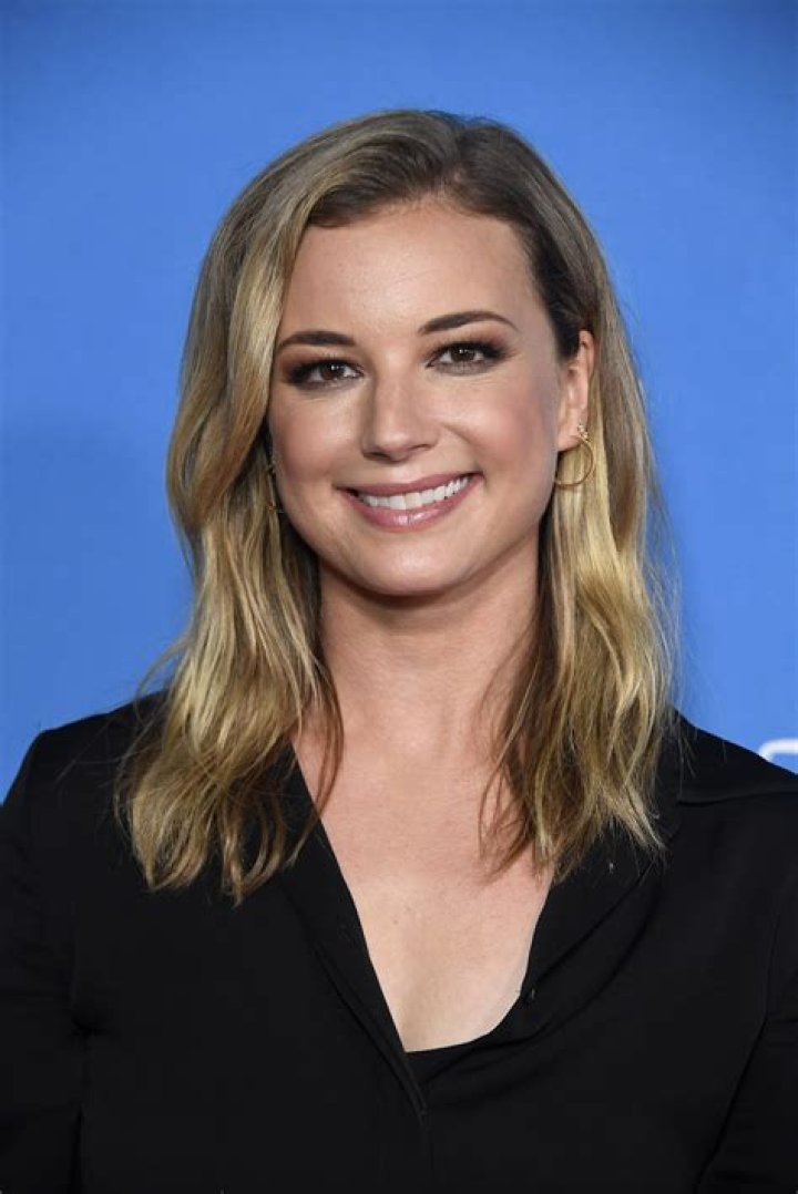 Emily Vancamp Height, Weight, Net Worth, Age, Birthday, Wikipedia, Who, Nationality, Biography