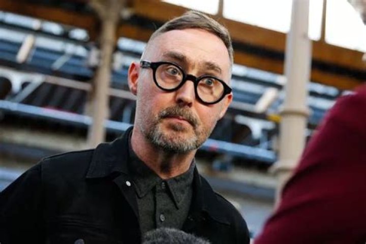 Eoin Ó Broin Height, Weight, Net Worth, Age, Birthday, Wikipedia, Who, Instagram, Biography