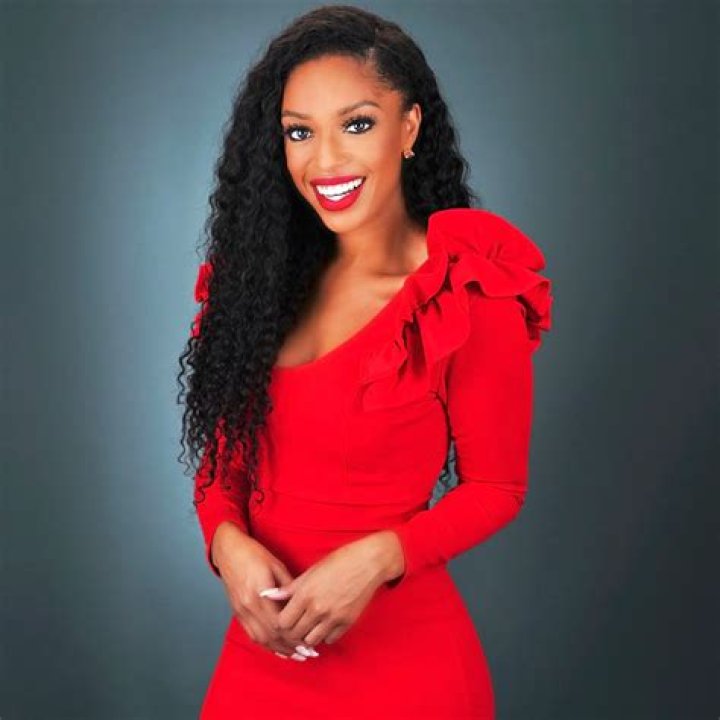 Francesca Amiker Height, Weight, Net Worth, Age, Birthday, Wikipedia, Who, Nationality, Biography