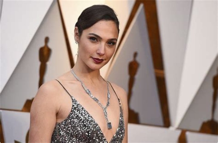 Gal Gadot Height, Weight, Net Worth, Age, Birthday, Wikipedia, Who, Nationality, Biography