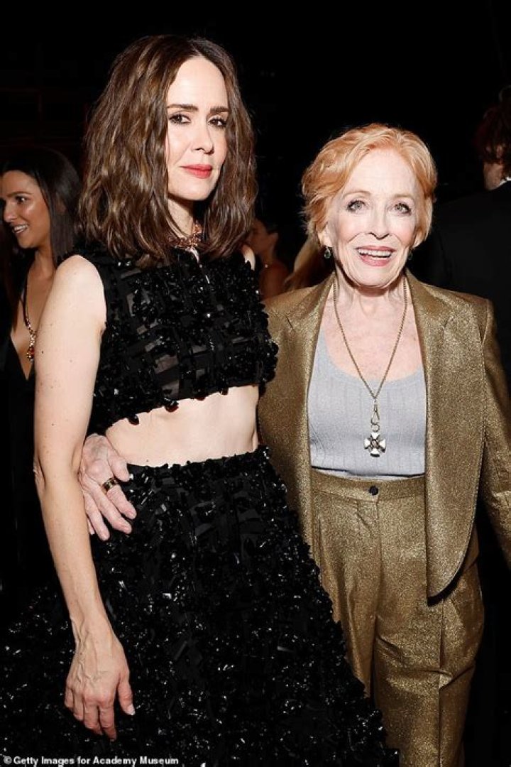 Holland Taylor: Girlfriend, net worth, tattoos, smoking & body measurements