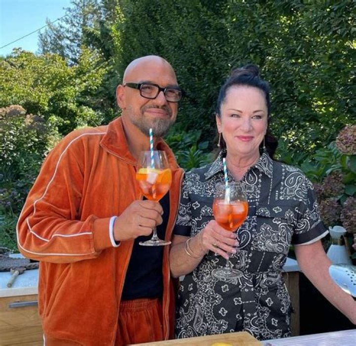 
How old Liz Shanahan? Her age, wife, Michael Symon, net worth, Liz lovely 