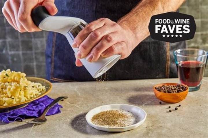 How to clean spice grinder