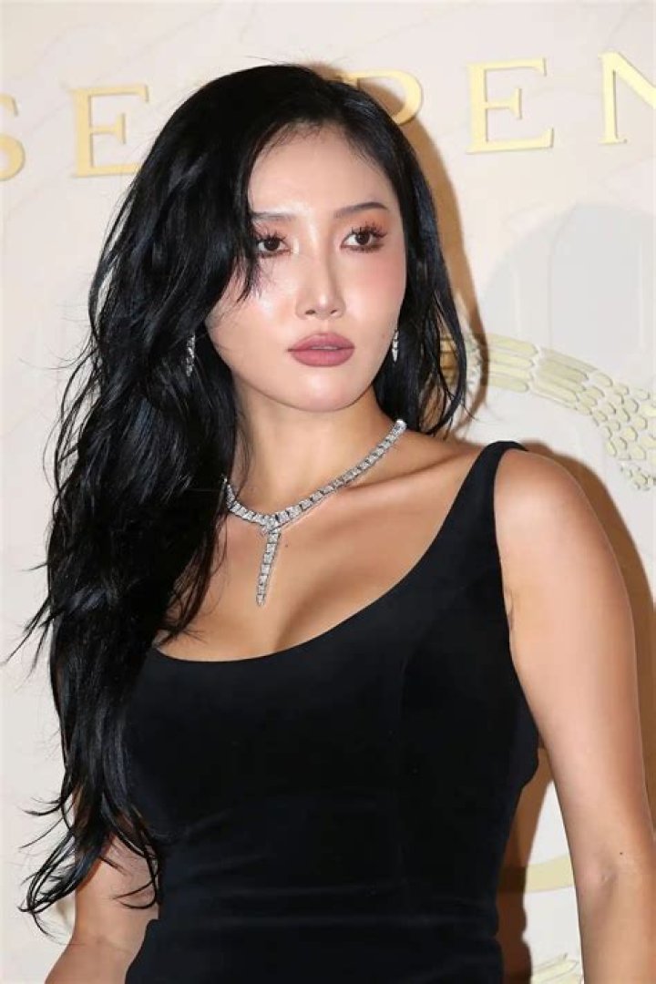 Hwasa Height, Weight, Net Worth, Age, Birthday, Wikipedia, Who, Nationality, Biography