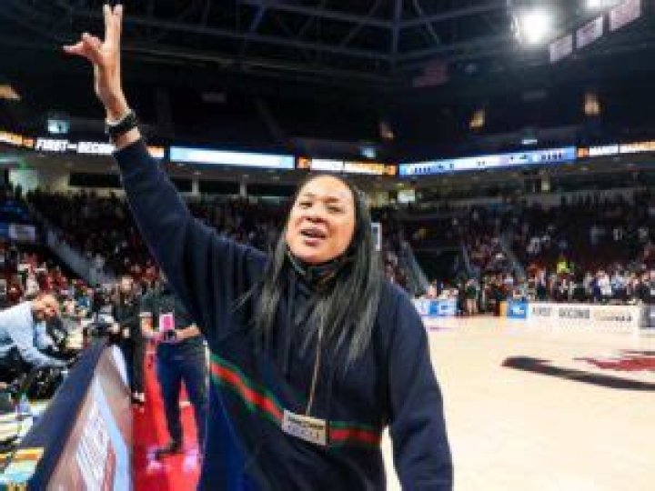 
Is Dawn Staley Married to Wife? Or Dating a Girlfriend? 