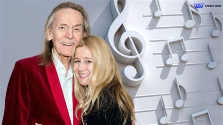 
Is Elizabeth Keene Falzetta Married? Her Bio, Age, Husband, Baby and Net worth 