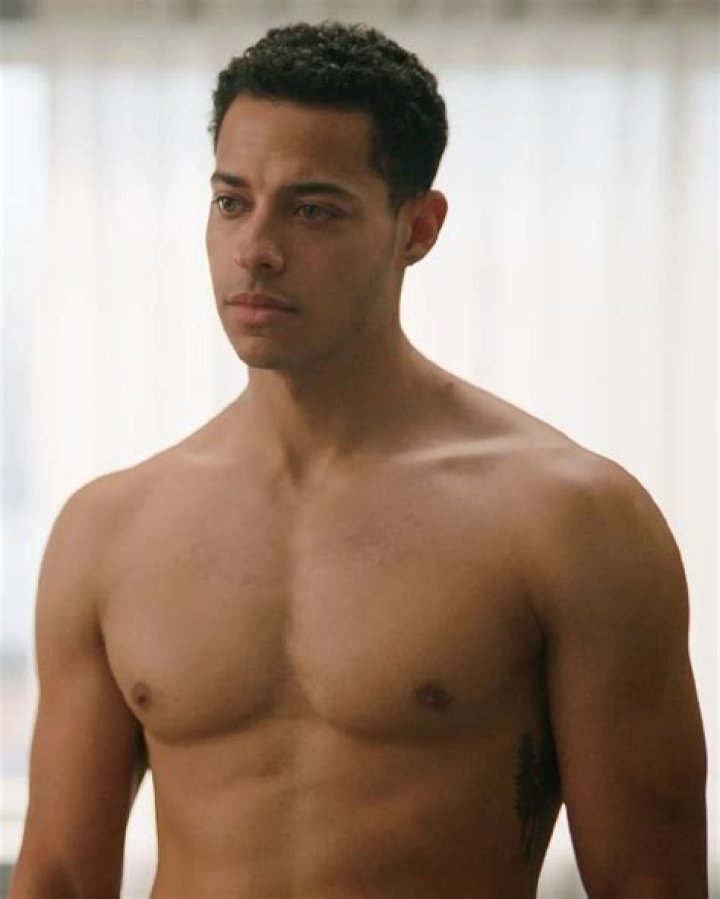 Is Kelly McCormack Gay? Gender And Sexuality, Parents And Net Worth