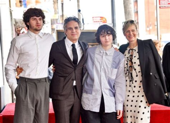 Is Mark Ruffalo Gay? Who is Mark Ruffalo?