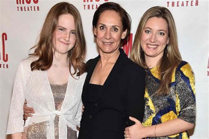 Is Zoe Perry Laurie Metcalf’s daughter? How many biological children does Laurie Metcalf have?