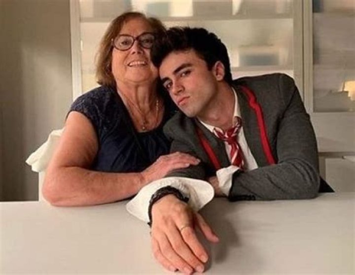 
Itzan Escamilla Wife: Is He Married? Family And Net Worth 