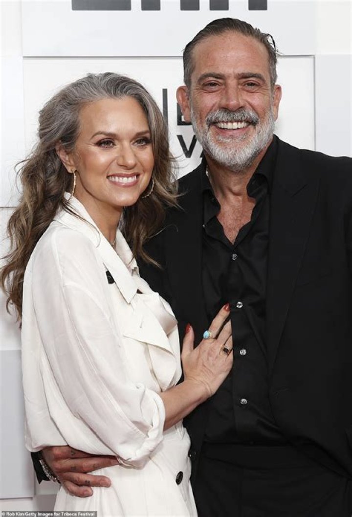 Jeffrey D. Sams: Wife, net worth, tattoos, smoking & body facts