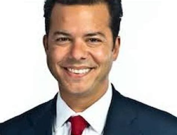 John Avlon Bio, Age, Height, Parents, Wife, Kids, CNN, Books, Salary, Net Worth