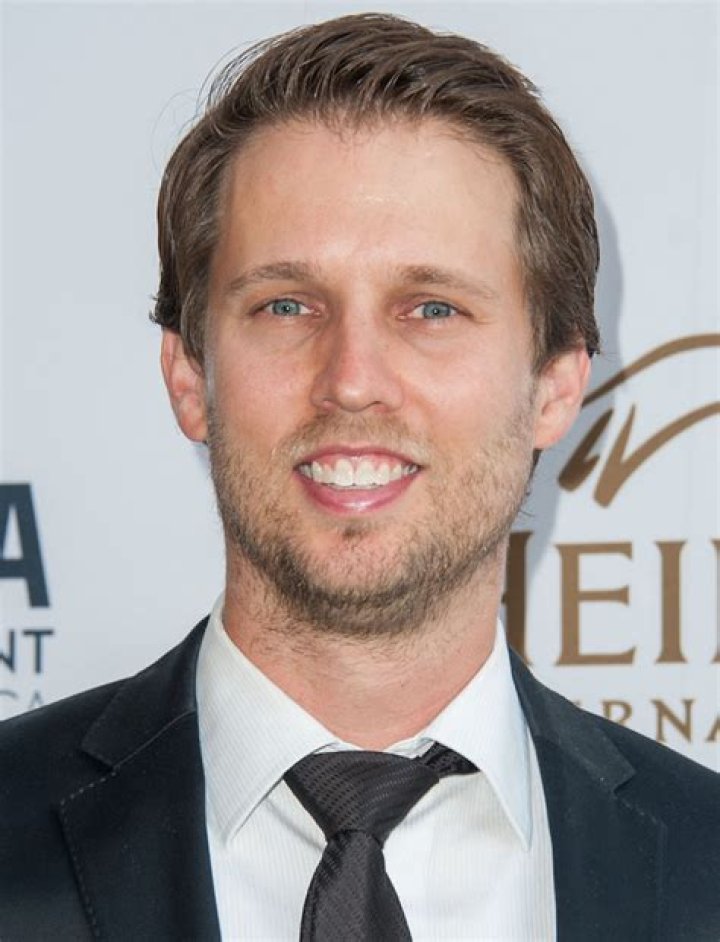 
Jon Heder: Twin Brother Dan, Net Worth, Wife, Family, Wiki 