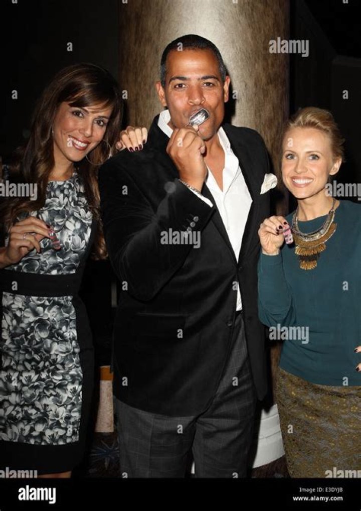 Beautiful Journalist " Megan Henderson" married or Dating someone else? Boyfriend, Married, Wiki, Net Worth, Husband