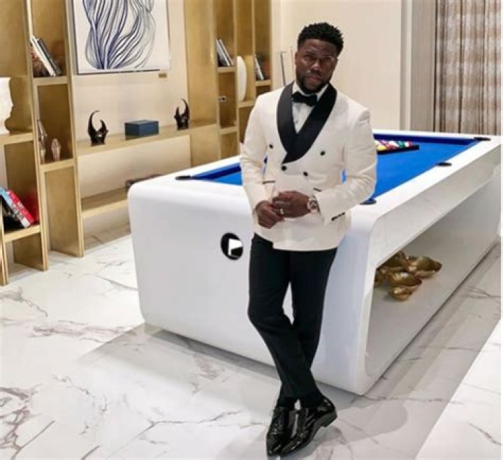 Justin Bartha: Wife, net worth, tattoos, smoking & body facts