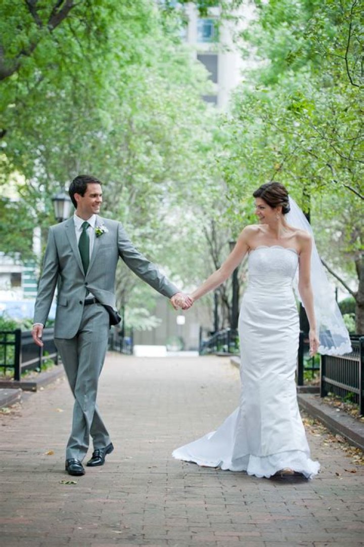 Justine Waldman Bio, Age, fdamily, Husband, Wedding, Wiki, Height, Kron, Grant Lodes, Salary