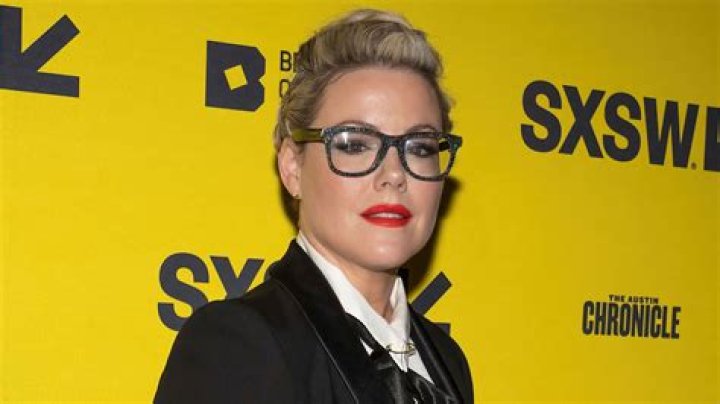 Kathleen Robertson’s Net Worth, Biography, Career, Awards, Fact and Life Story