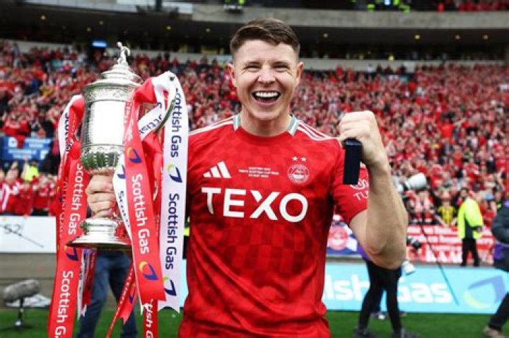 
Kevin Nisbet Height, Weight, Net Worth, Age, Birthday, Wikipedia, Who, Nationality, Biography 