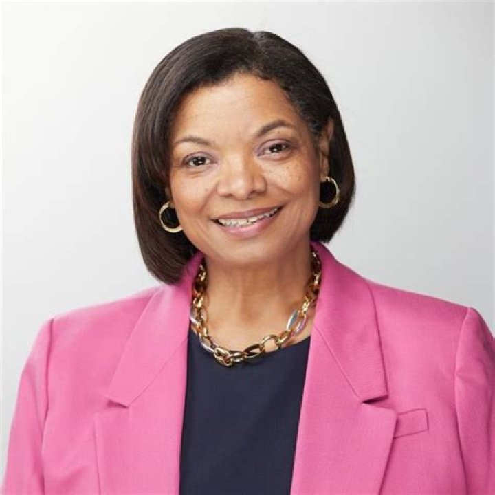 Kim Barker Net Worth