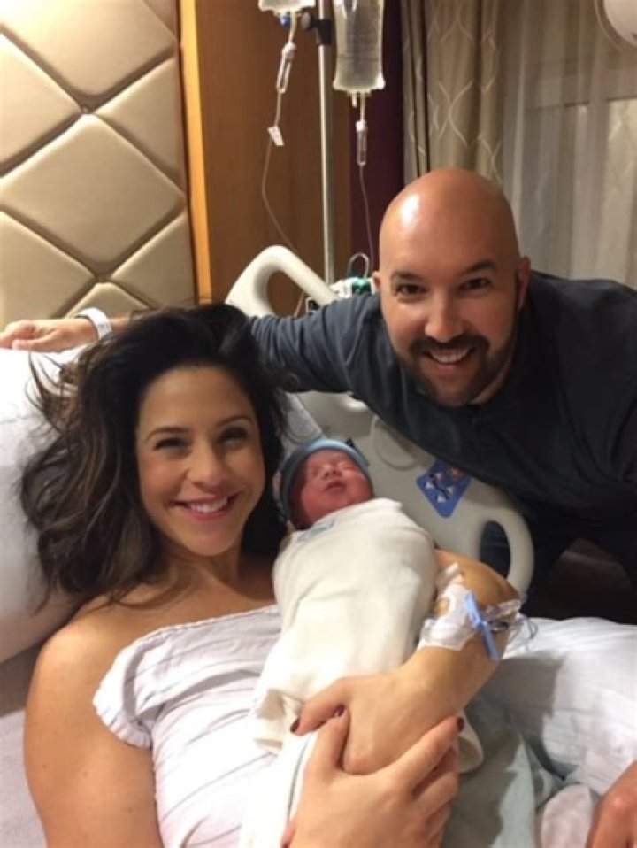 Lauren Lowrey, Bio, Wiki, Age, Husband, Salary, Wedding, Children, Preeclampsia, Wish TV and Net Worth