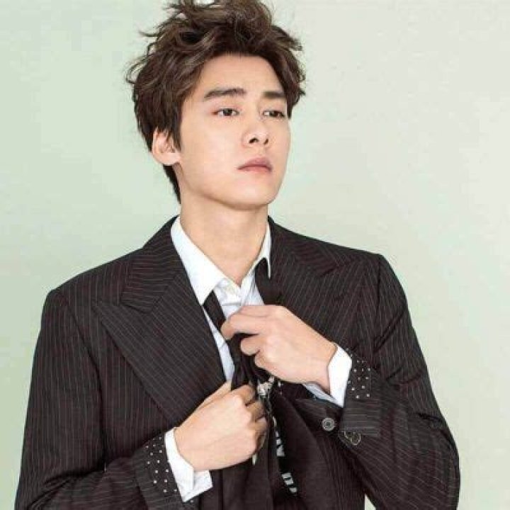 
Li Yifeng Lost All The Endorsements When Rumors Of Him Soliciting Prostitutes Spread 
