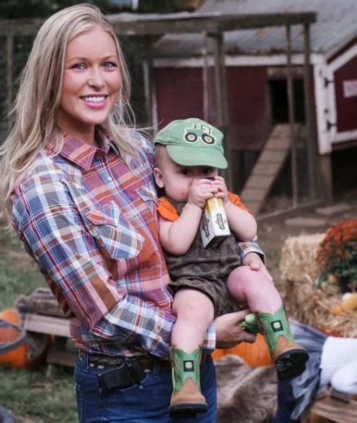 Linsey Toole Wiki, Bio, Age, Husband, Baby, Net Worth, Height, Instagram, Birthday, Letter, Parents, Family, Nationality and Ethnicity